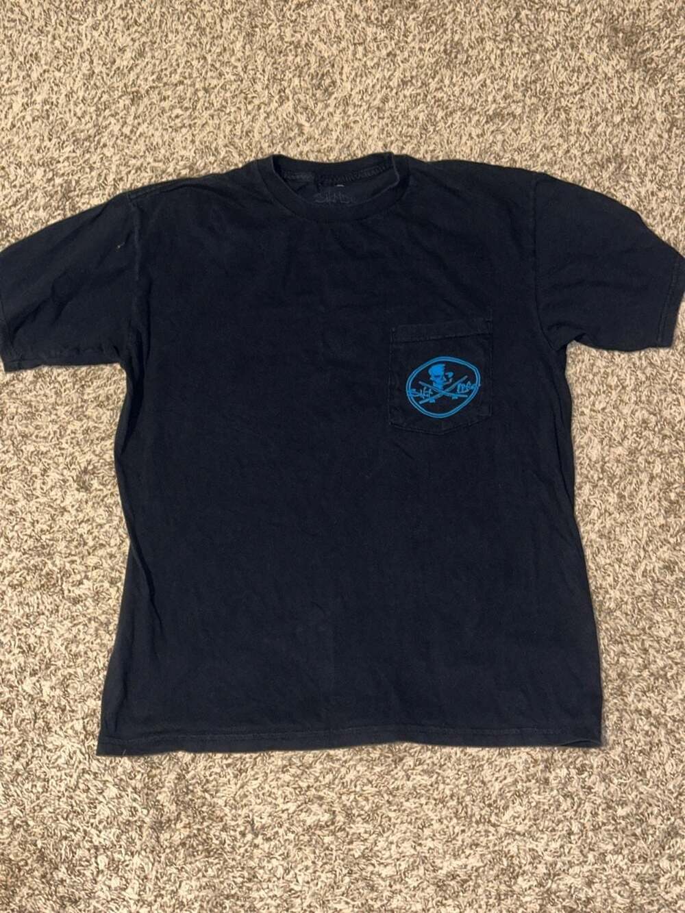 Salt Life Men's Black Skull and Fishing Rods Short Sleeve Pocket T-Shirt Medium